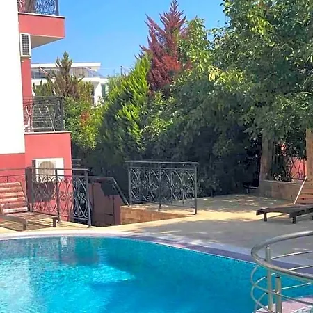 Ravda Apartments Хотел